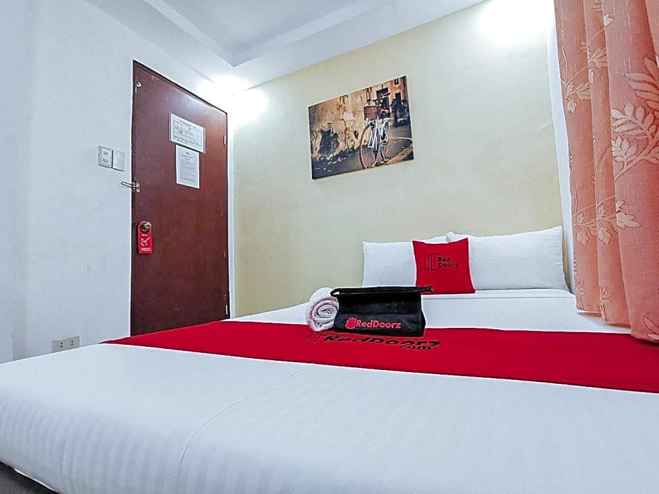 RedDoorz near Notre Dame of Dadiangas University