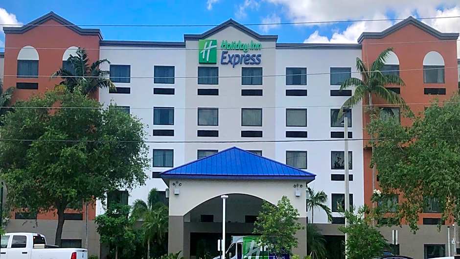 Holiday Inn Express and Suites Fort Lauderdale Airport West By IHG