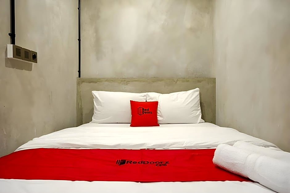 RedDoorz Plus near Kawasan Sam Poo Kong Semarang