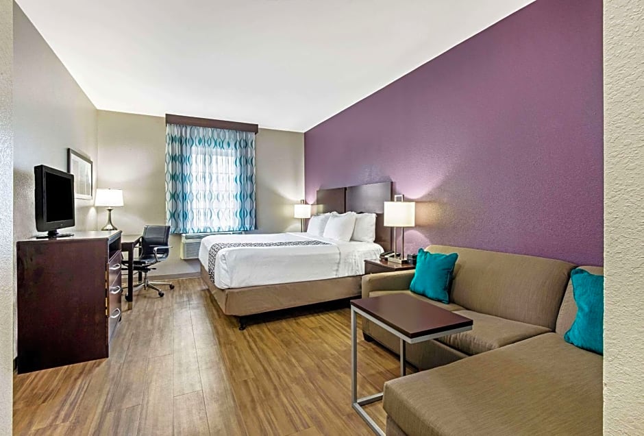 La Quinta Inn & Suites by Wyndham New Cumberland Harrisburg