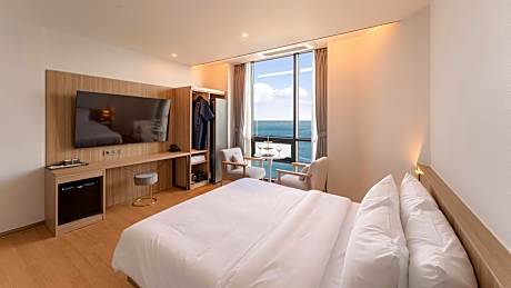 Walkie Special - No Consecutive Stay, Extra Charge on Site for More Than 2 Nights Stay