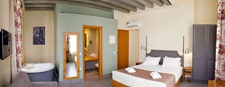 Superior Room with Hot Tub