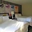 7 Springs Inn & Suites
