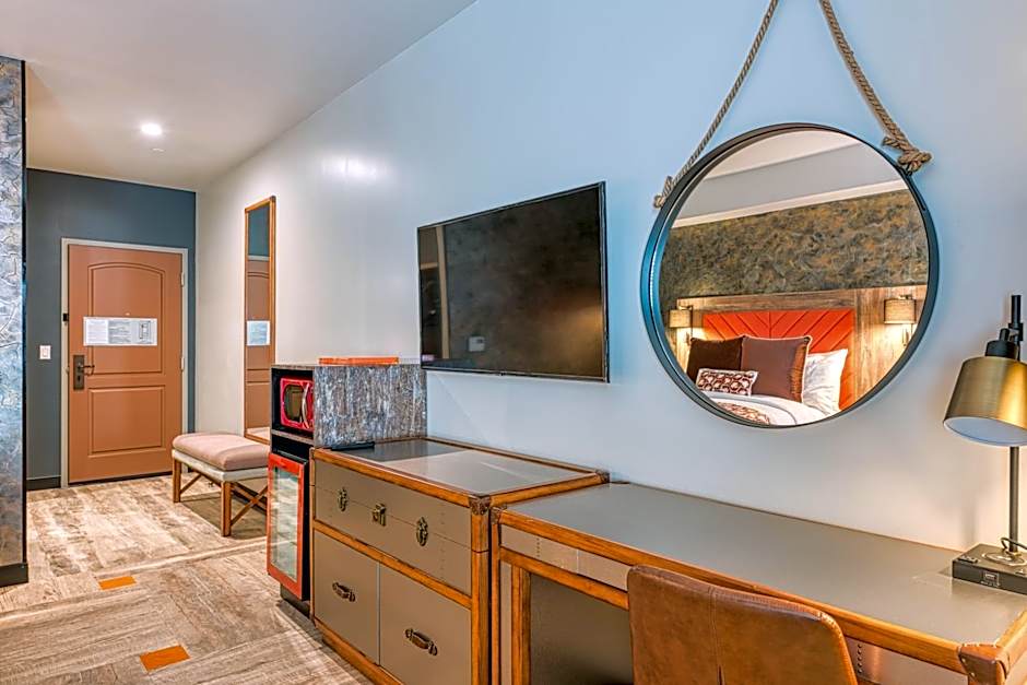 Hotel Lexen Newhall & Santa Clarita - Near Six Flags Magic Mountain