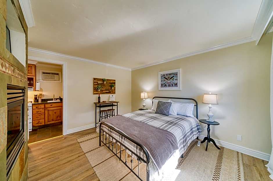 Moose and Maple Lodge