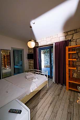 Suite with Garden View