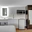 Days Inn & Suites by Wyndham Niagara Falls/Buffalo