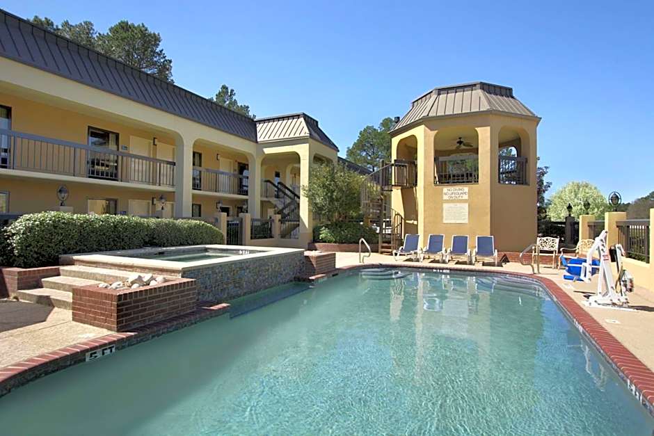 Days Inn by Wyndham Longview South