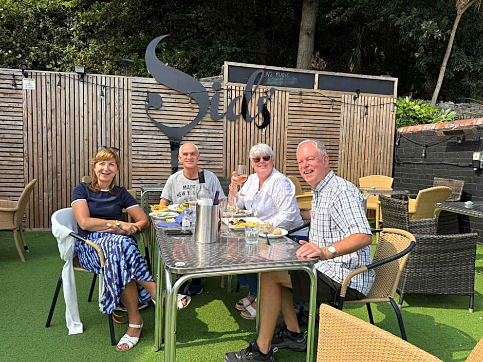 Sids restaurant and bar with rooms