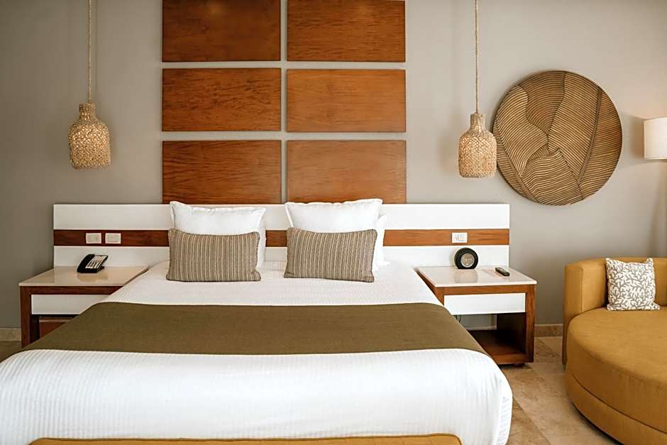 The Reef 28 - Adults Only - All Suites - Optional Gourmet All Inclusive