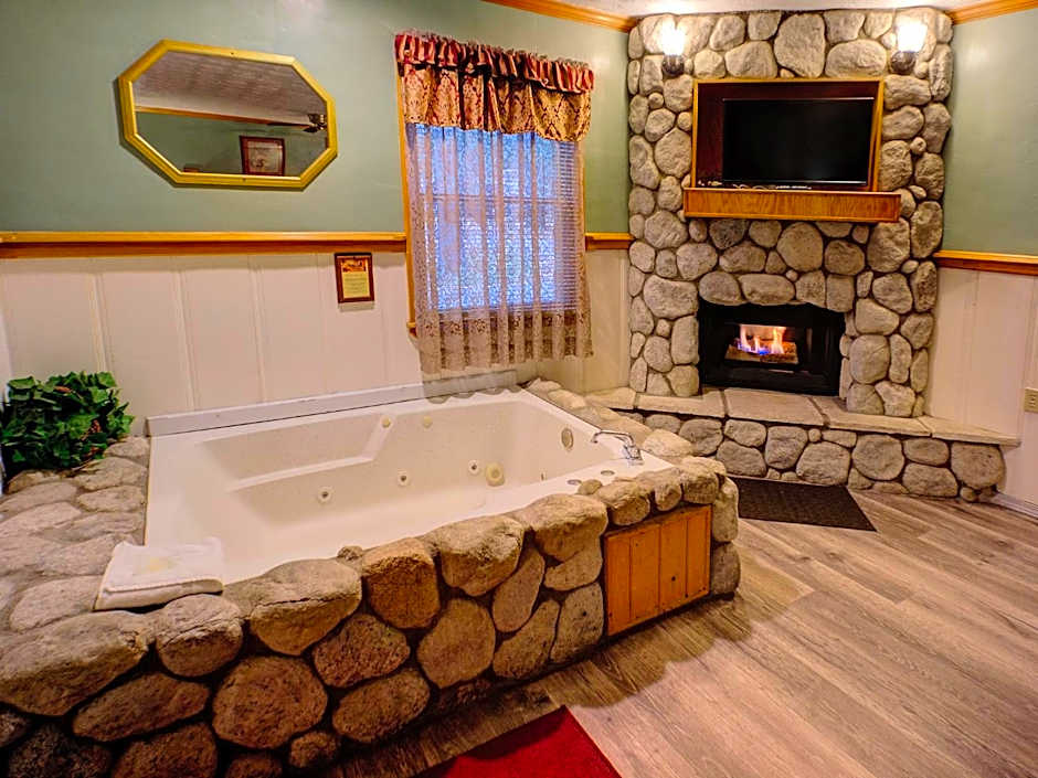 Photo 1 of 11 of Studio 1 King Bed, Jacuzzi®