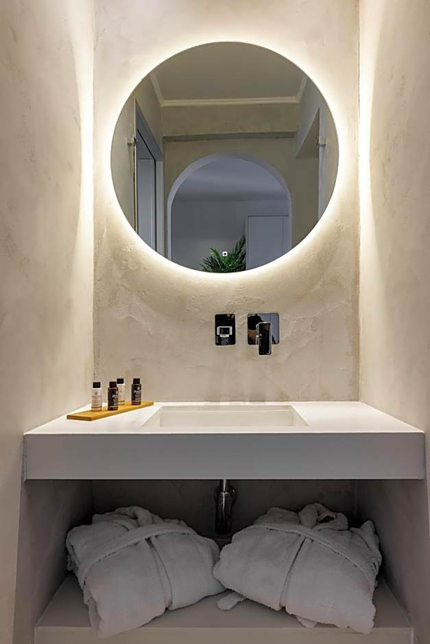 Amalthia Luxury Suites