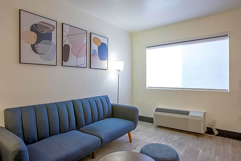 The Hotel Serene Glendale Peoria, Surestay Collection by BW