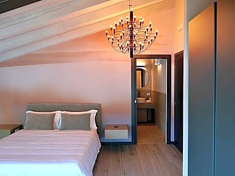 Suite with Lake View