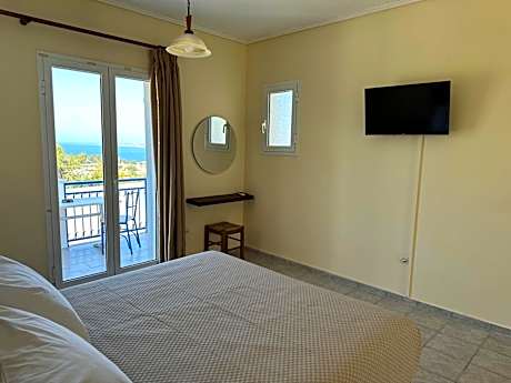Studio with Partial Sea View