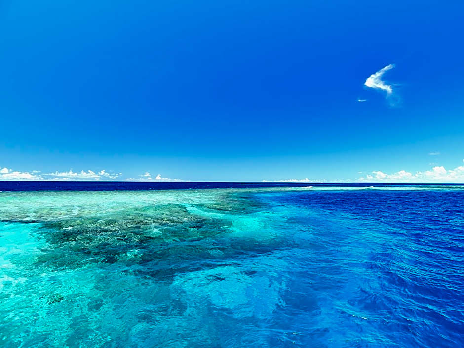 Hotel Breezebay Marina