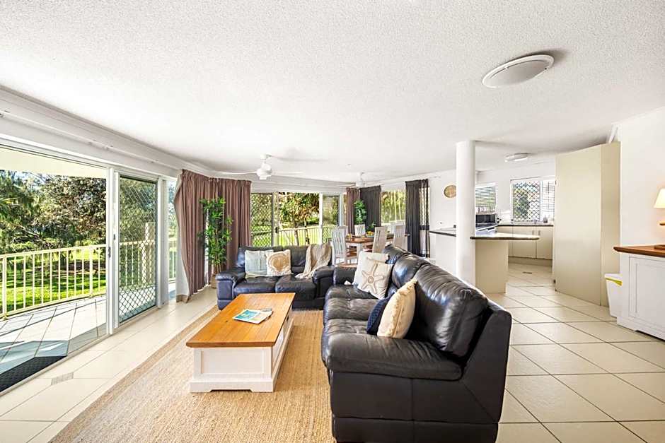 Surfside Buddina Beachfront 3bed Apt - Direct Beach Access