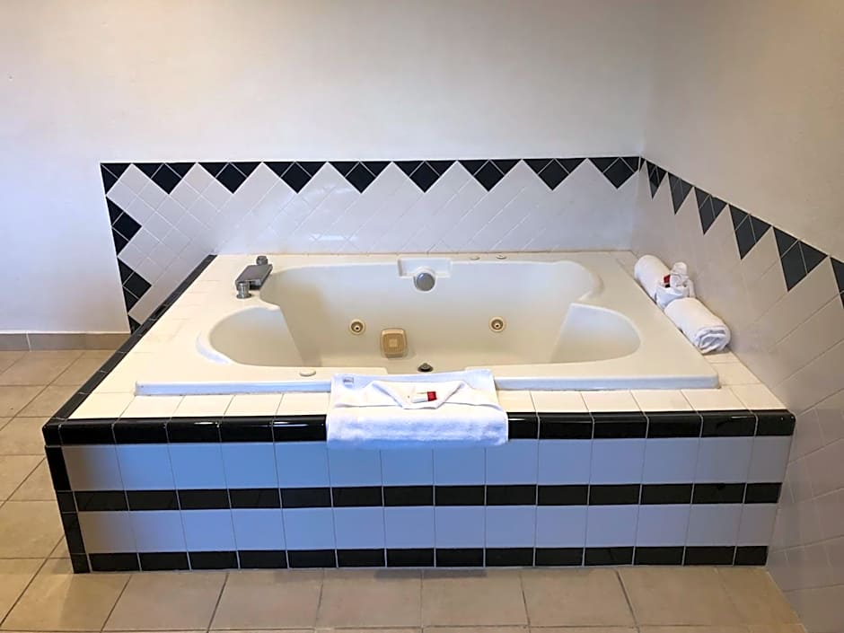 Photo 1 of 10 of Deluxe Studio 1 King Bed Suite