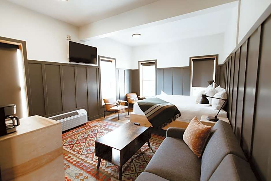 The Flying Steamshovel Inn