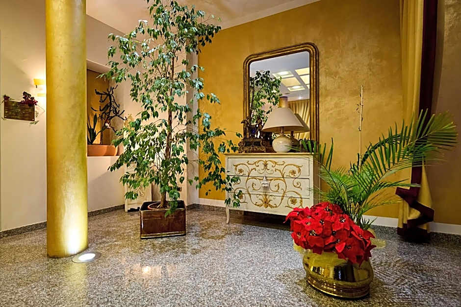 HOTEL PARADISO