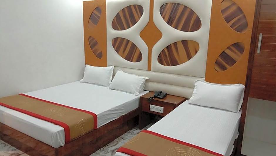 Hotel Crystal Deluxe @New Delhi Railway Station