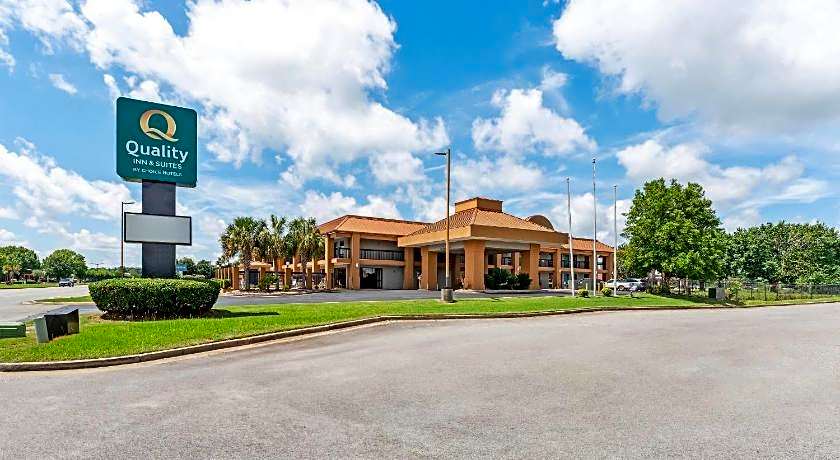 Quality Inn & Suites near Robins Air Force Base