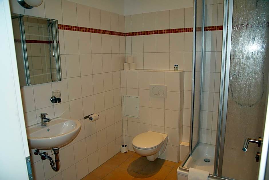 Happy go Lucky Hotel  Hostel