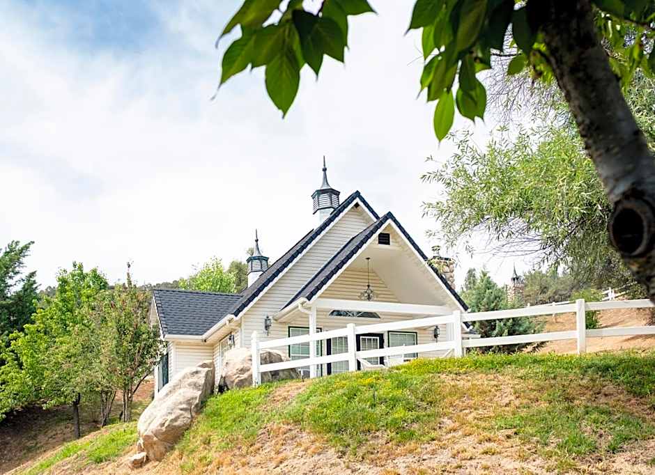 Hounds Tooth Inn