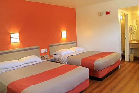 Deluxe Quadruple Room - Smoking
