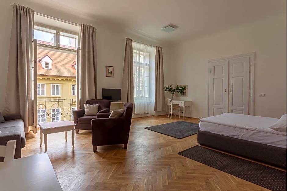Three Golden Crowns Apartments