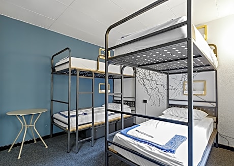 Quintuple Room