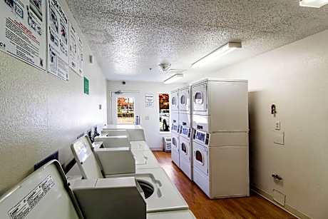 Hometowne Studios Houston - West Oaks/ Energy Corridor