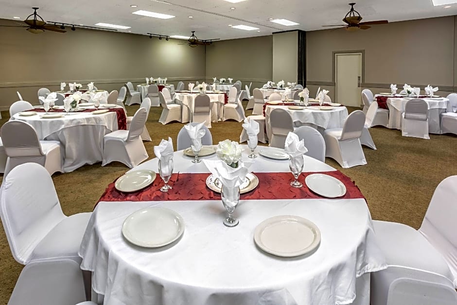 Ramada by Wyndham Texarkana