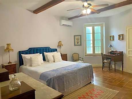 Deluxe Double Room with Street View