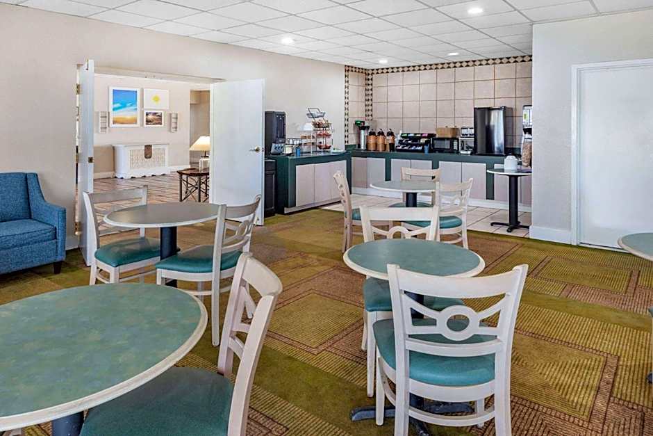 Days Inn by Wyndham Del Rio