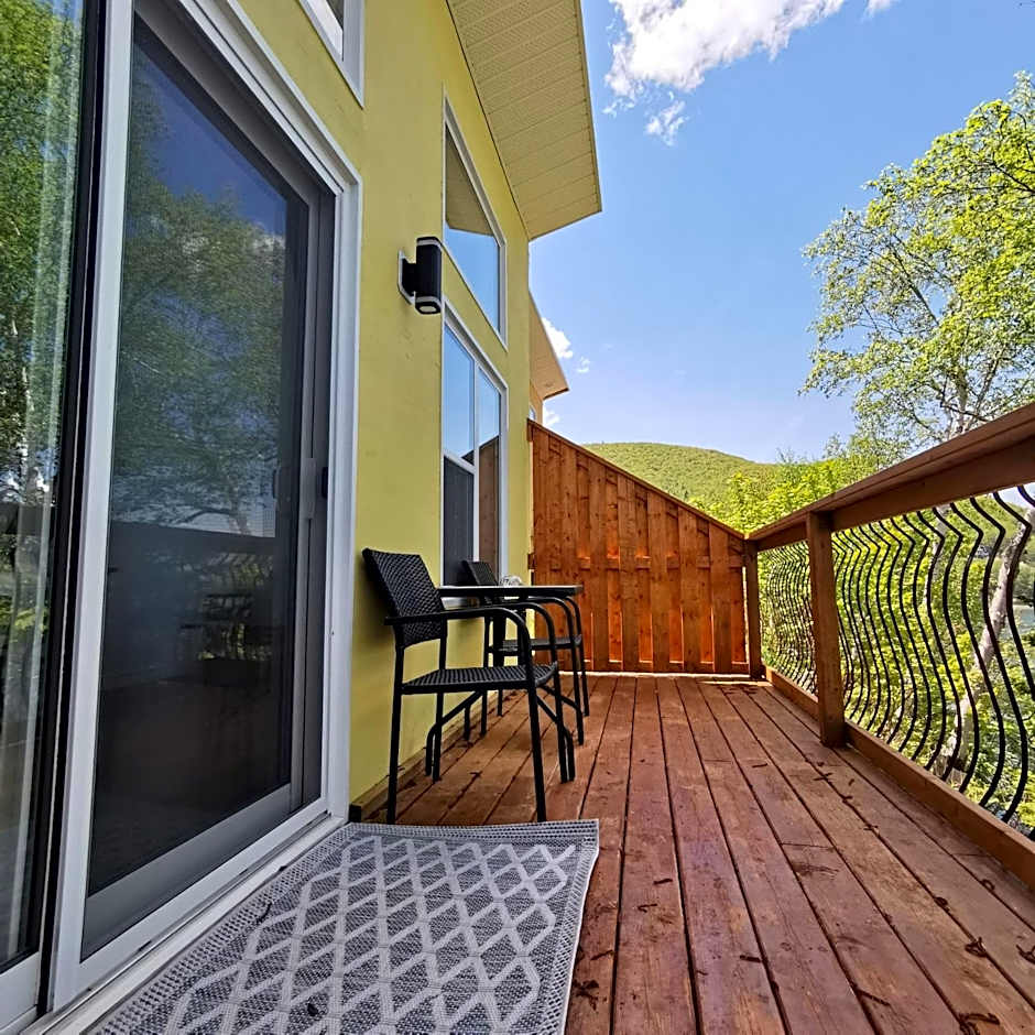 Knotty Pine Ocean Front Suite - Adults Only