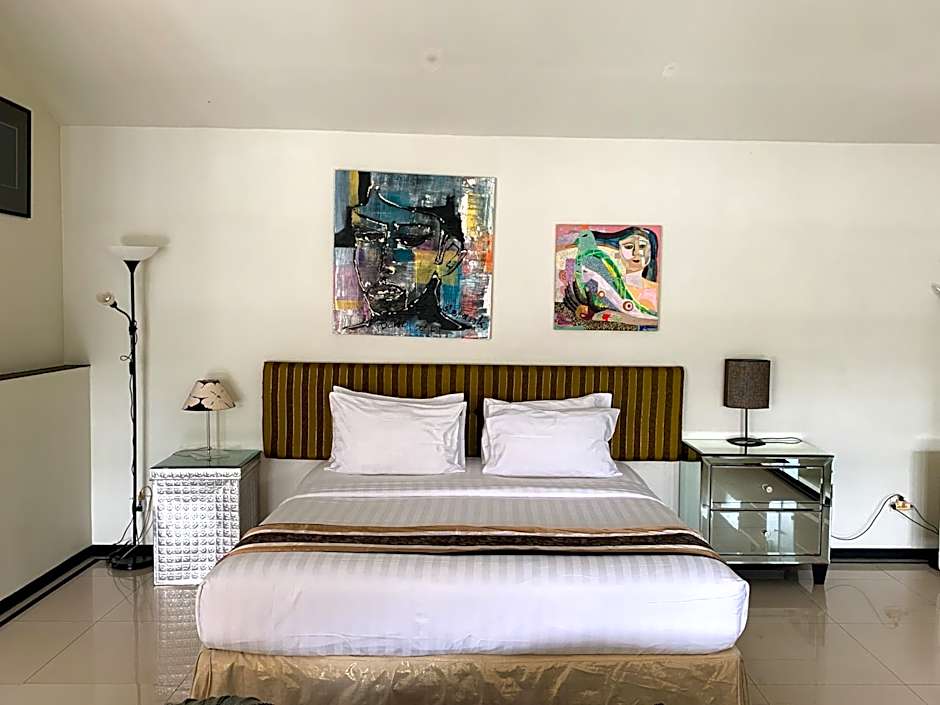 Photo 1 of 13 of Suite, Pool View