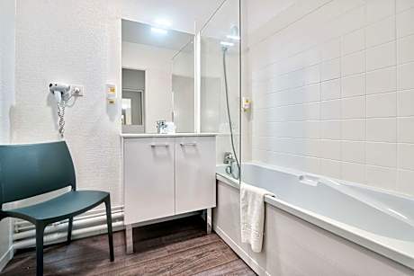 Family Apartment 1 Queen Bed 1 Single Bed Nonsmoking Upgrade