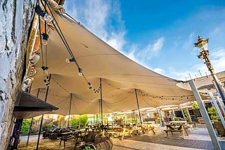 Court Yard Hotel