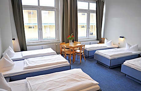 6-Bed Room