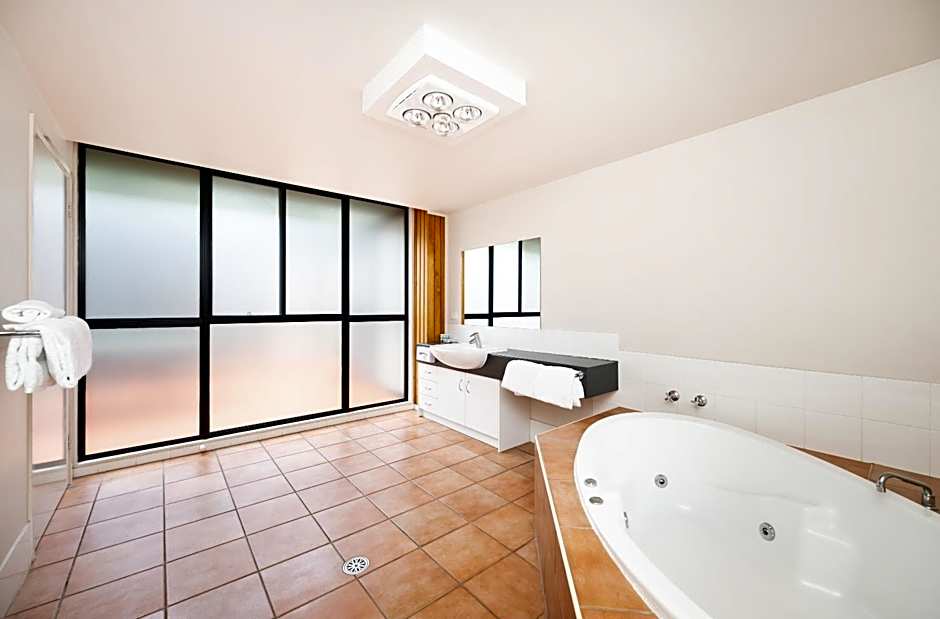 Belconnen Way Hotel & Serviced Apartments