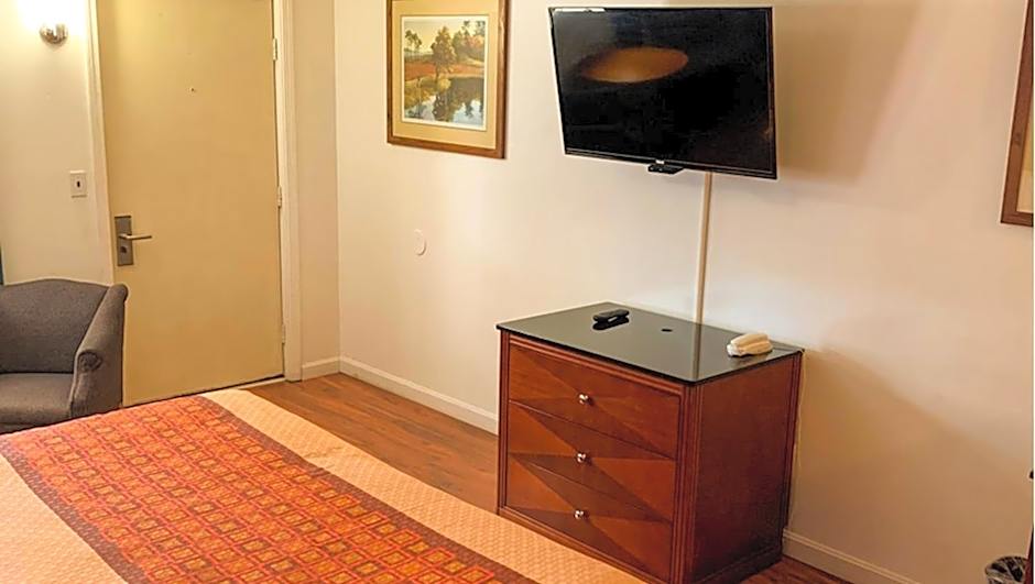 Hampton Motor Inn