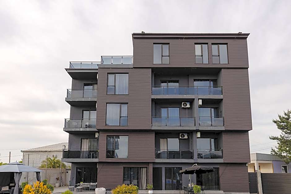 Photo 1 of 6 of Sunmore Hotel