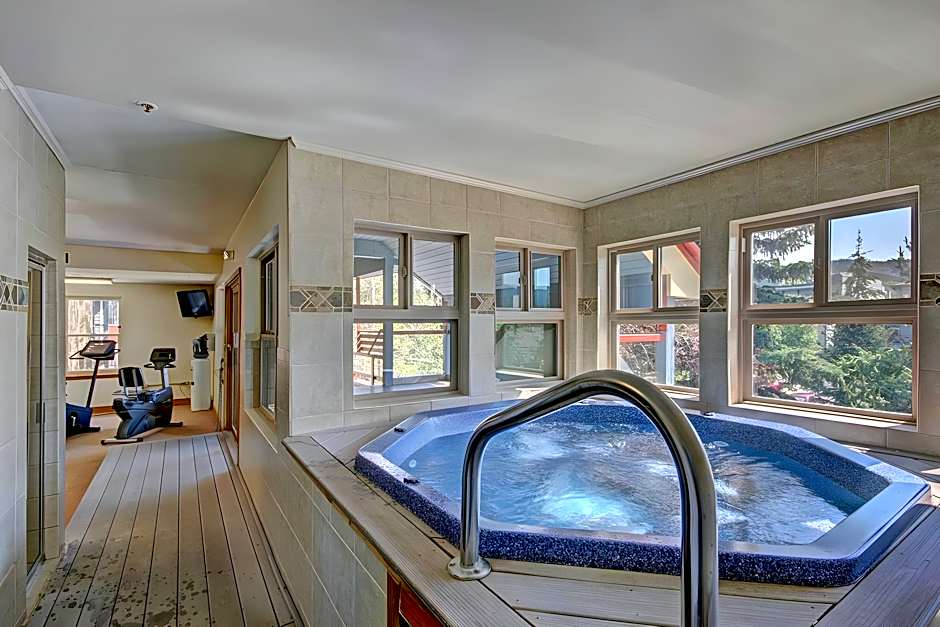 River Mountain Lodge