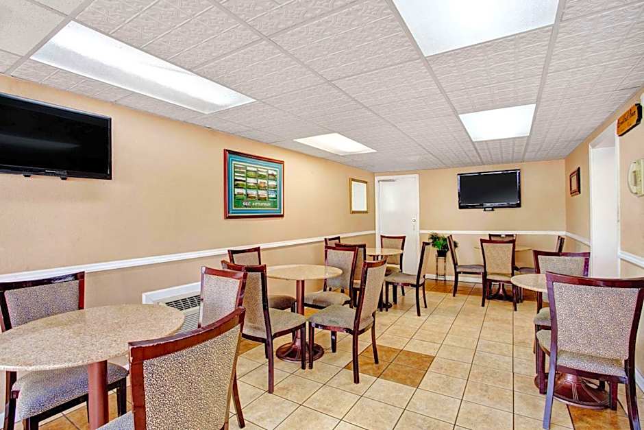 Days Inn by Wyndham Knoxville West