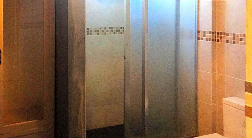 RedDoorz Hostel @ Madrias Pension House Isabela