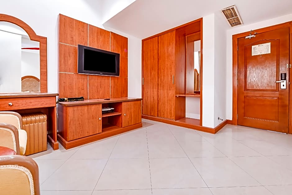 OYO 118 Revira Hotel