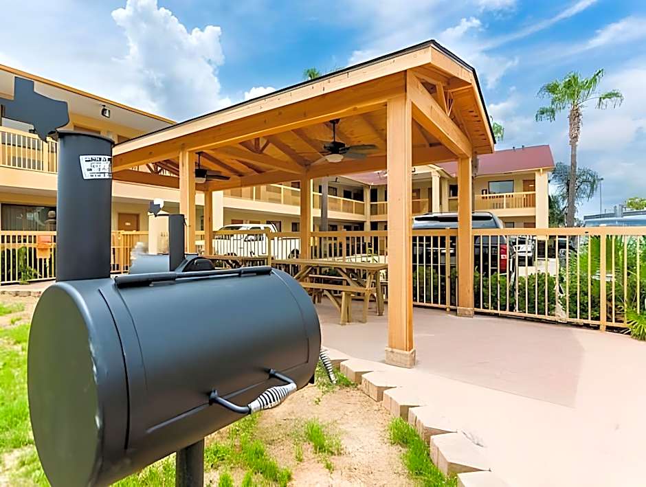 Downtowner Inn and Suites - Houston