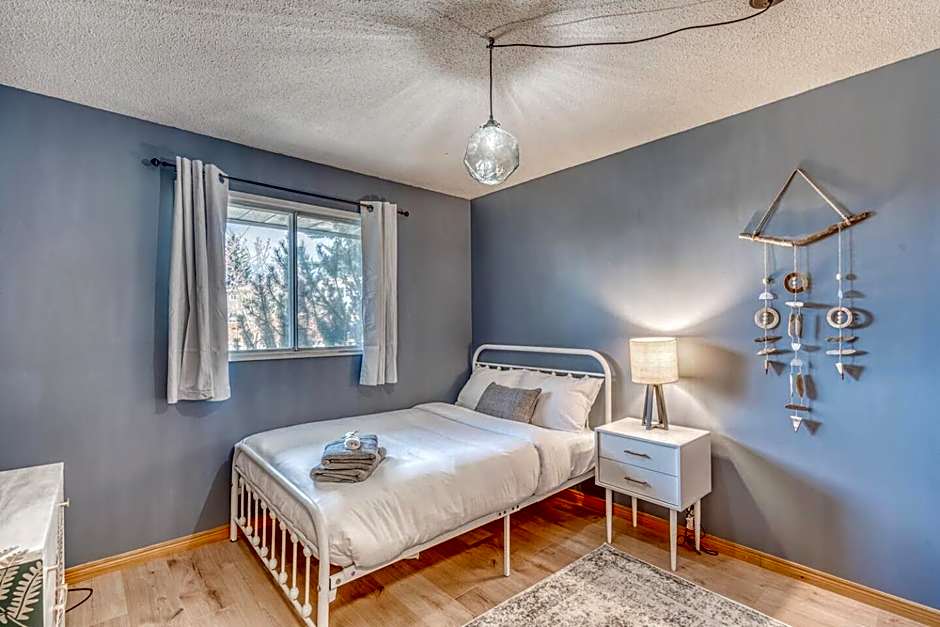 Boho Retreat w/King Bed on Bow River Pathway