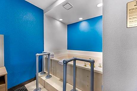 King Room with Sofa Bed and Whirlpool